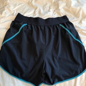 Livi active shorts with stretch waist and lining